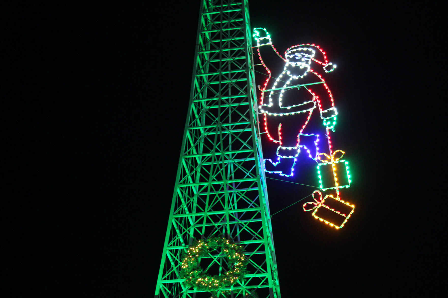 Parisians pull together for Santa